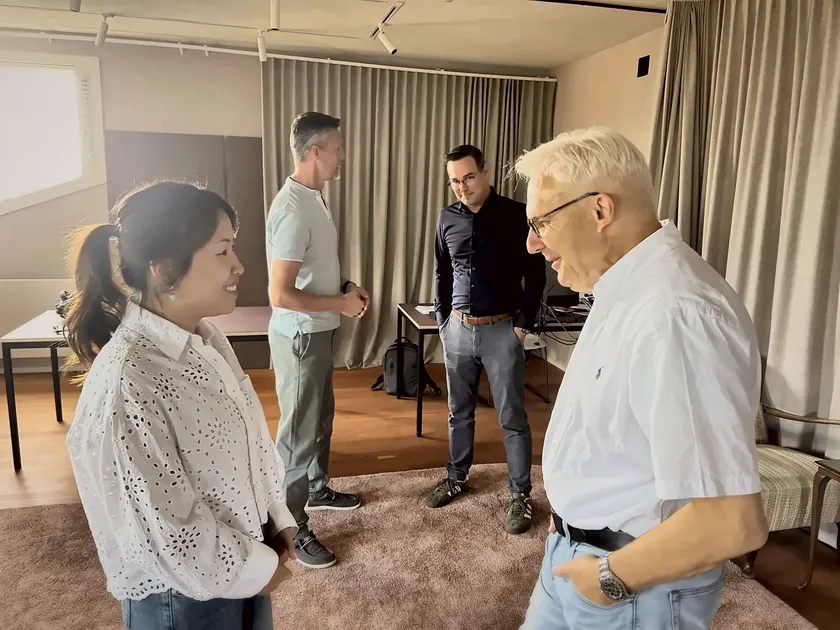 Speed Networking: vier Partner im Gespräch